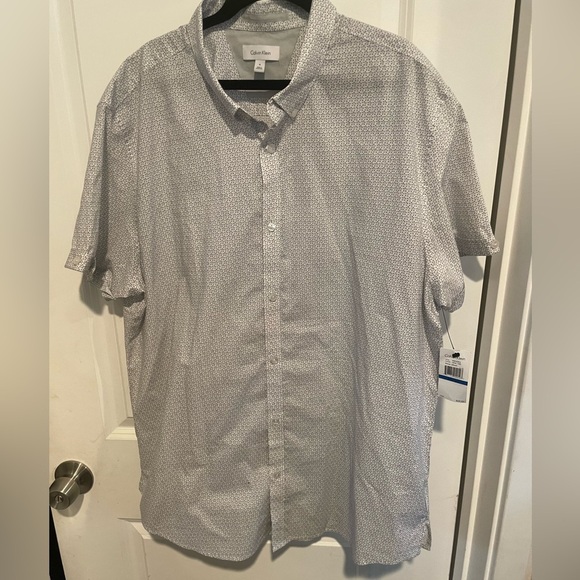NWT Calvin Klein Men's Gray Short Sleeve Shirt Size XL - Picture 1 of 4